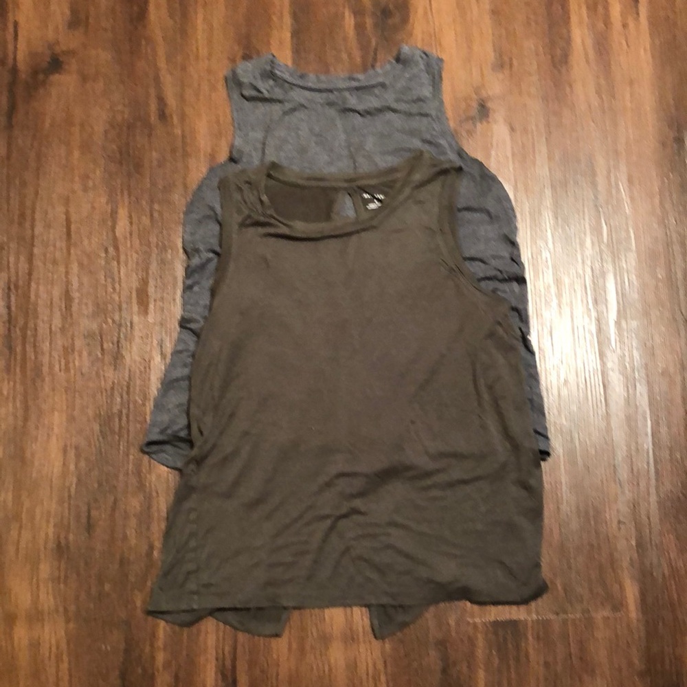 Halogen set of 2 gray and olive Keyhole Tank top sleeveless sz Small euc